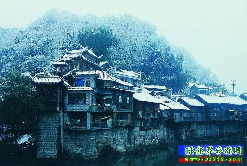 長(zhǎng)沙往返A(chǔ)8線：鳳凰古城、梵凈山、德夯苗寨汽車三日游