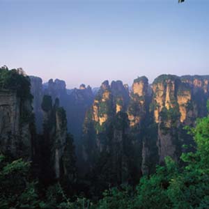 單獨(dú)成團(tuán)N線：張家界、天子山、寶峰湖、猛洞河漂流、鳳凰古城四晚五日湘西全景游