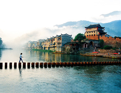 長(zhǎng)沙往返A(chǔ)9線：鳳凰古城、德夯苗寨、矮寨吊索橋品質(zhì)純玩兩日游